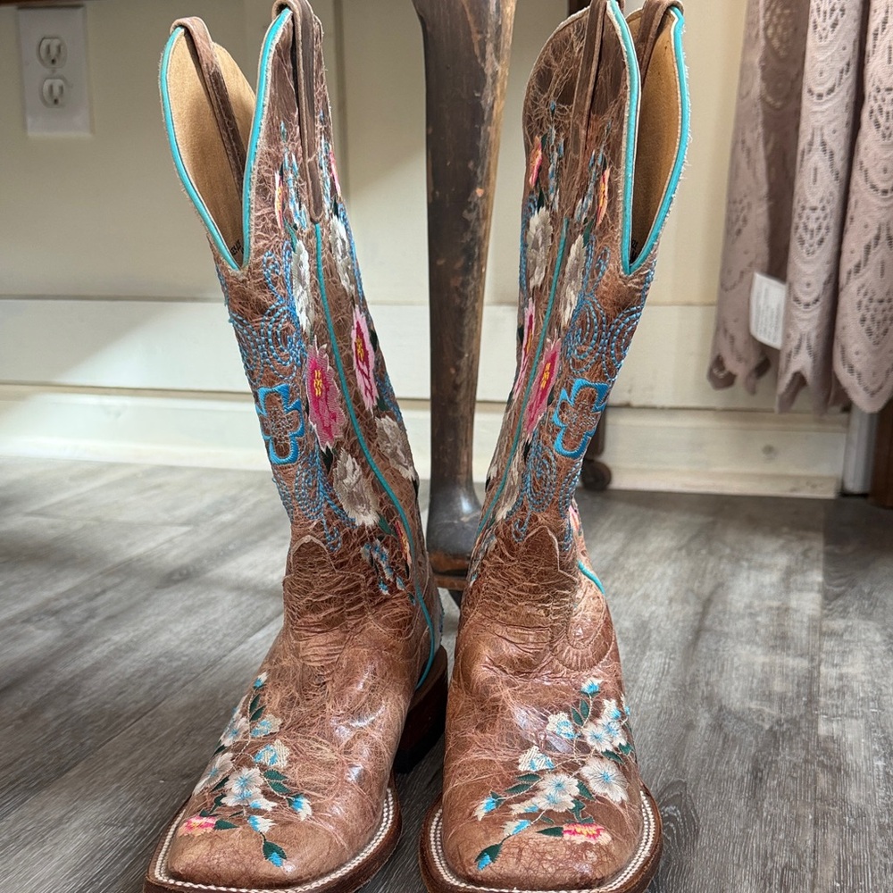 Floral Embroidered Macie Bean Western Boots